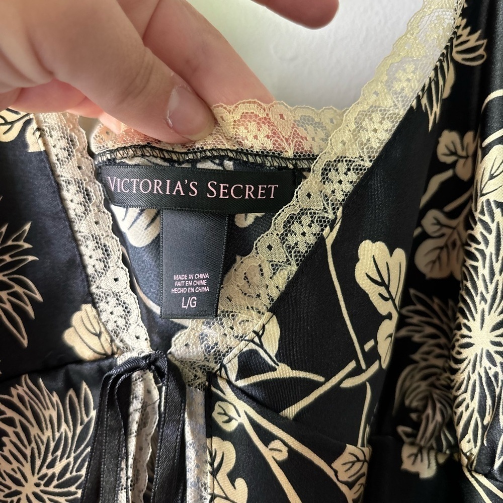Victoria's Secret Black and Cream Floral Satin Shirt - Picture 3 of 4